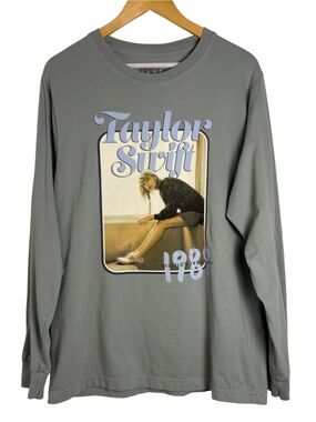 Taylor Swift 1989 Long Sleeve Tee Size L